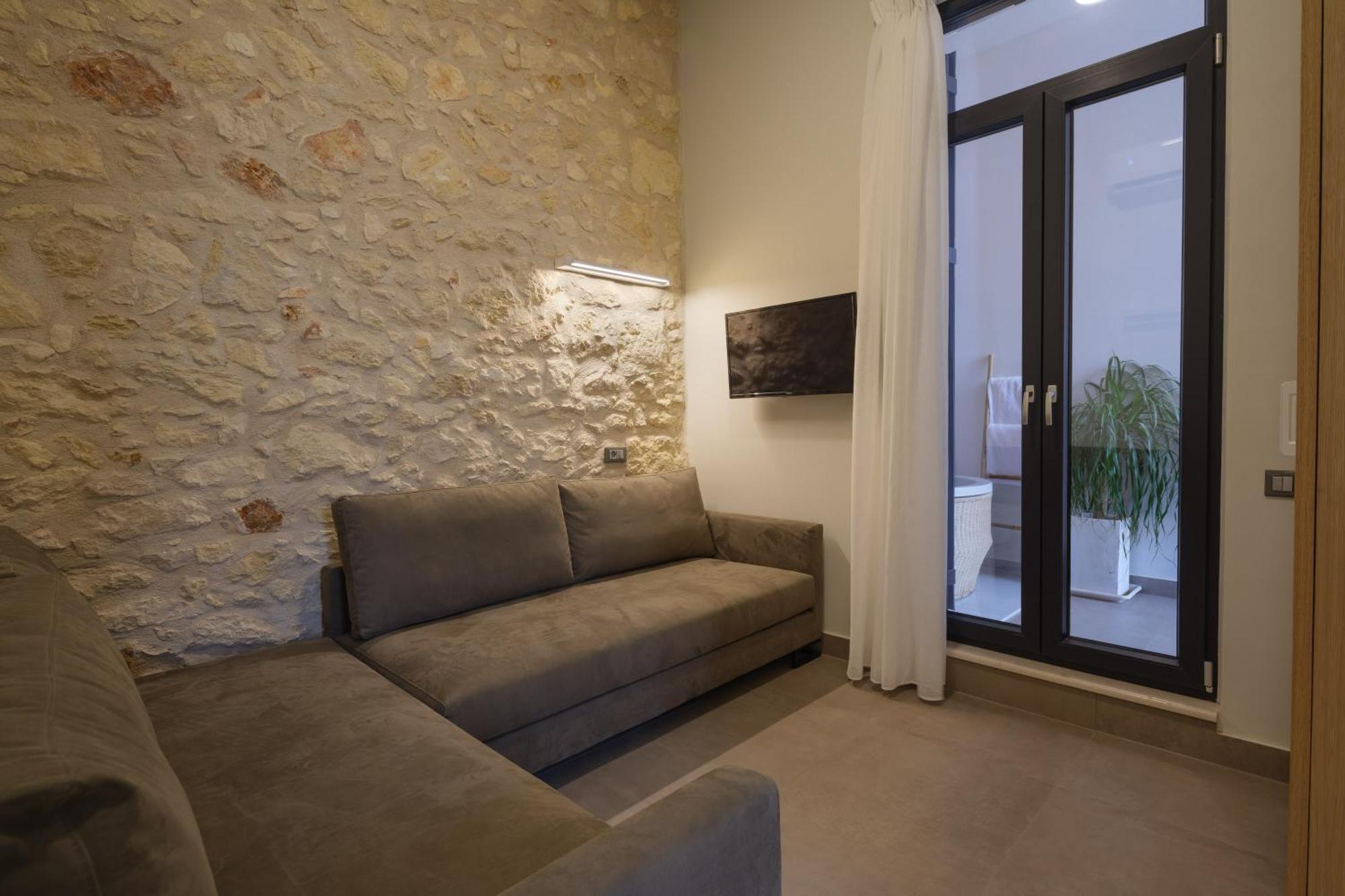 Hotell The Alma Khania