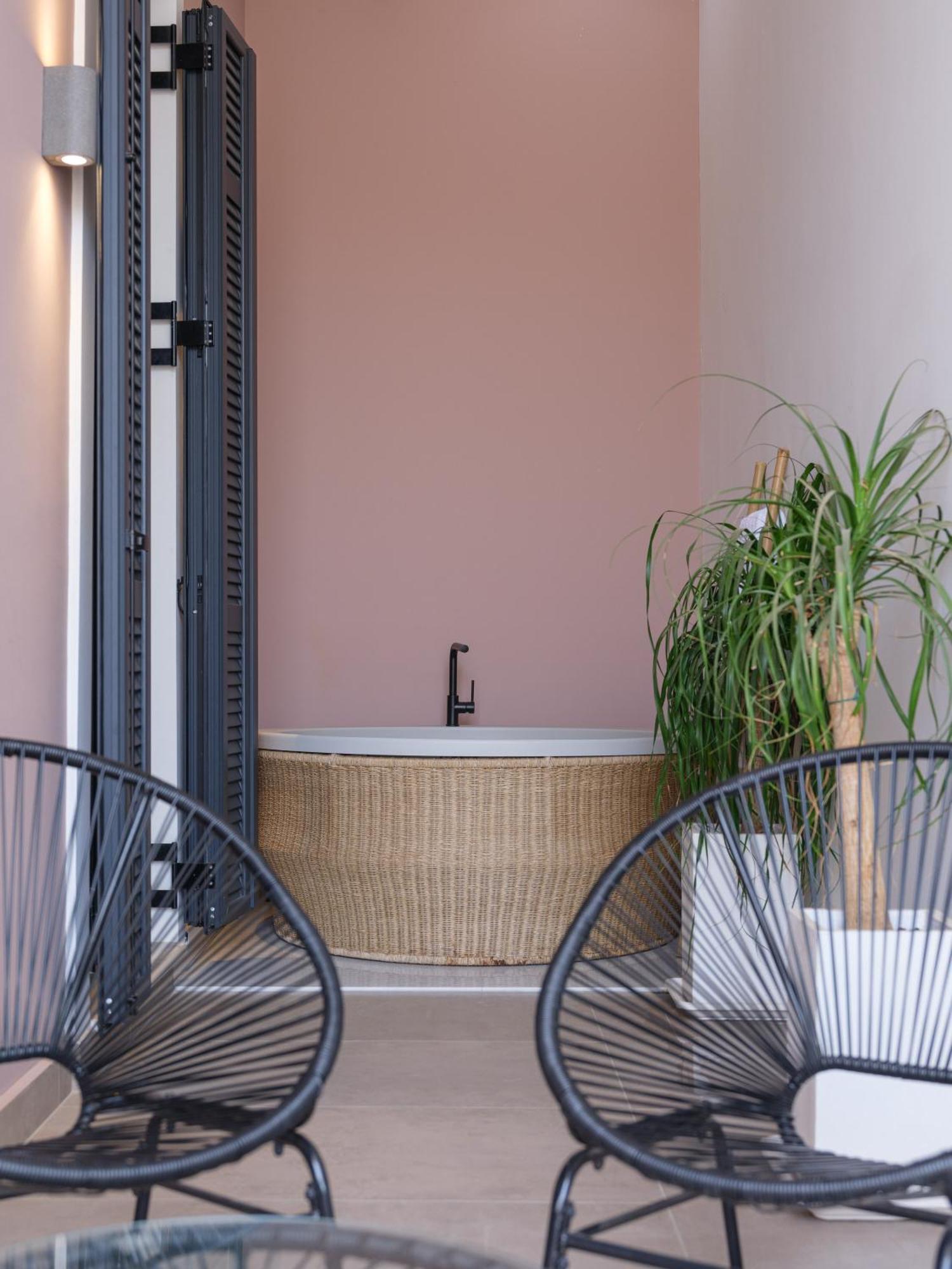 The Alma Hotell